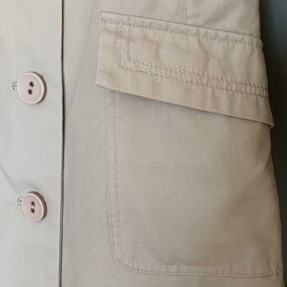 Roxy Beige Trench Coat Med., 2 pockets, Pit to pit 191/2”,Length 35”,arm 241/2” - Picture 4 of 6
